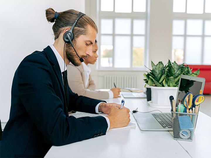 از داده‌های CRM برای اصلاح و بهبود اسکریپت‌های تماس استفاده کنید