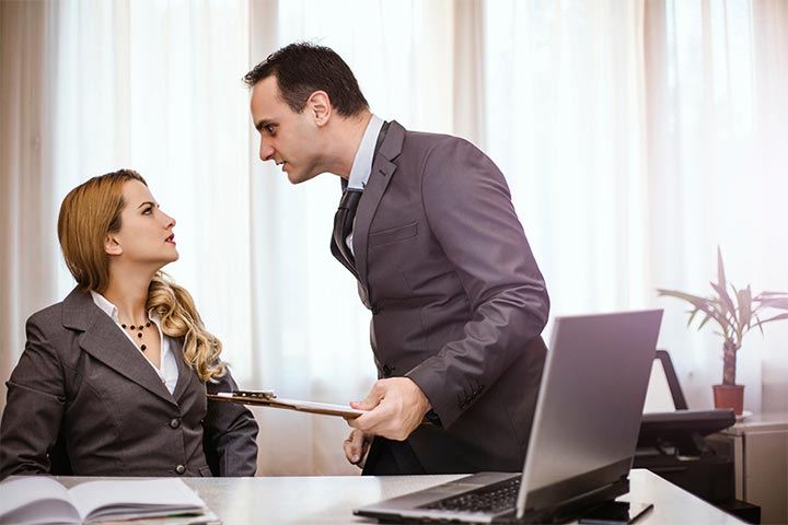 نشانه‌های قلدری در محیط کار
